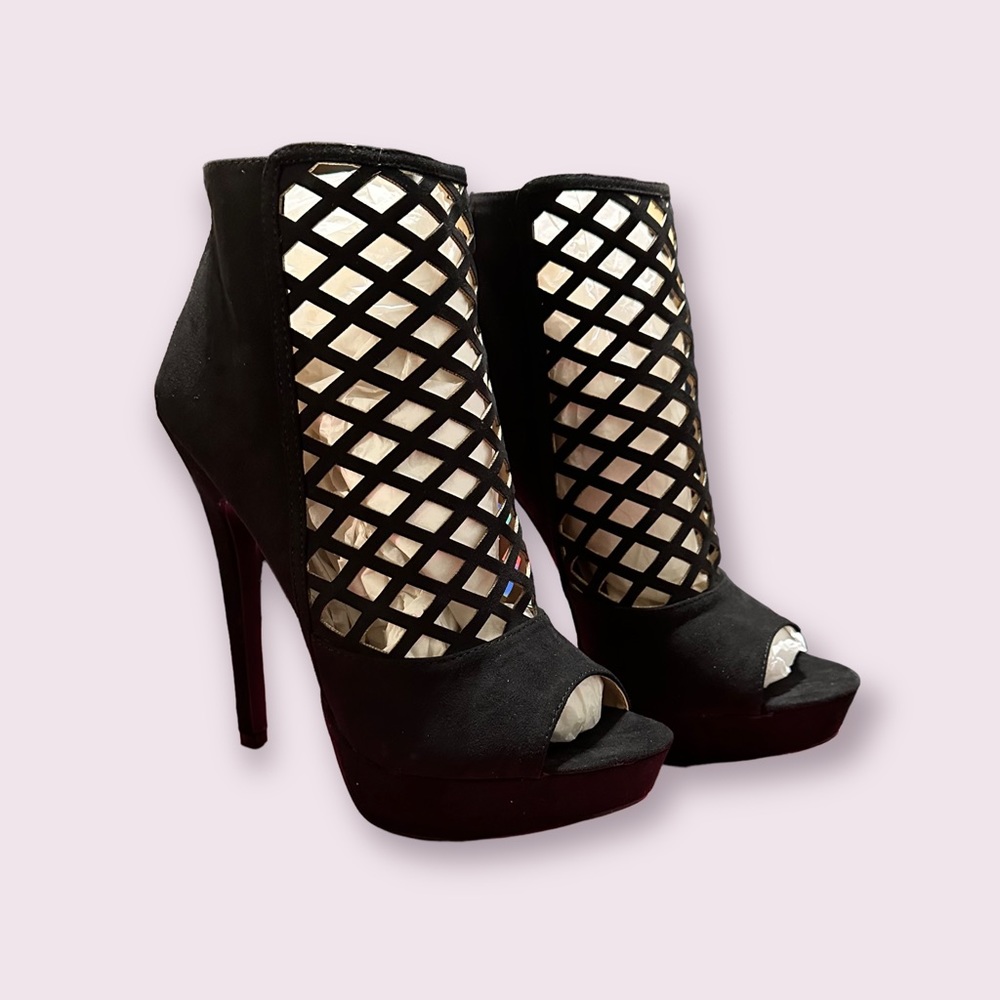 Womens Peep Toe Heels Bootie size 9 Black Suede Cut Out Accent